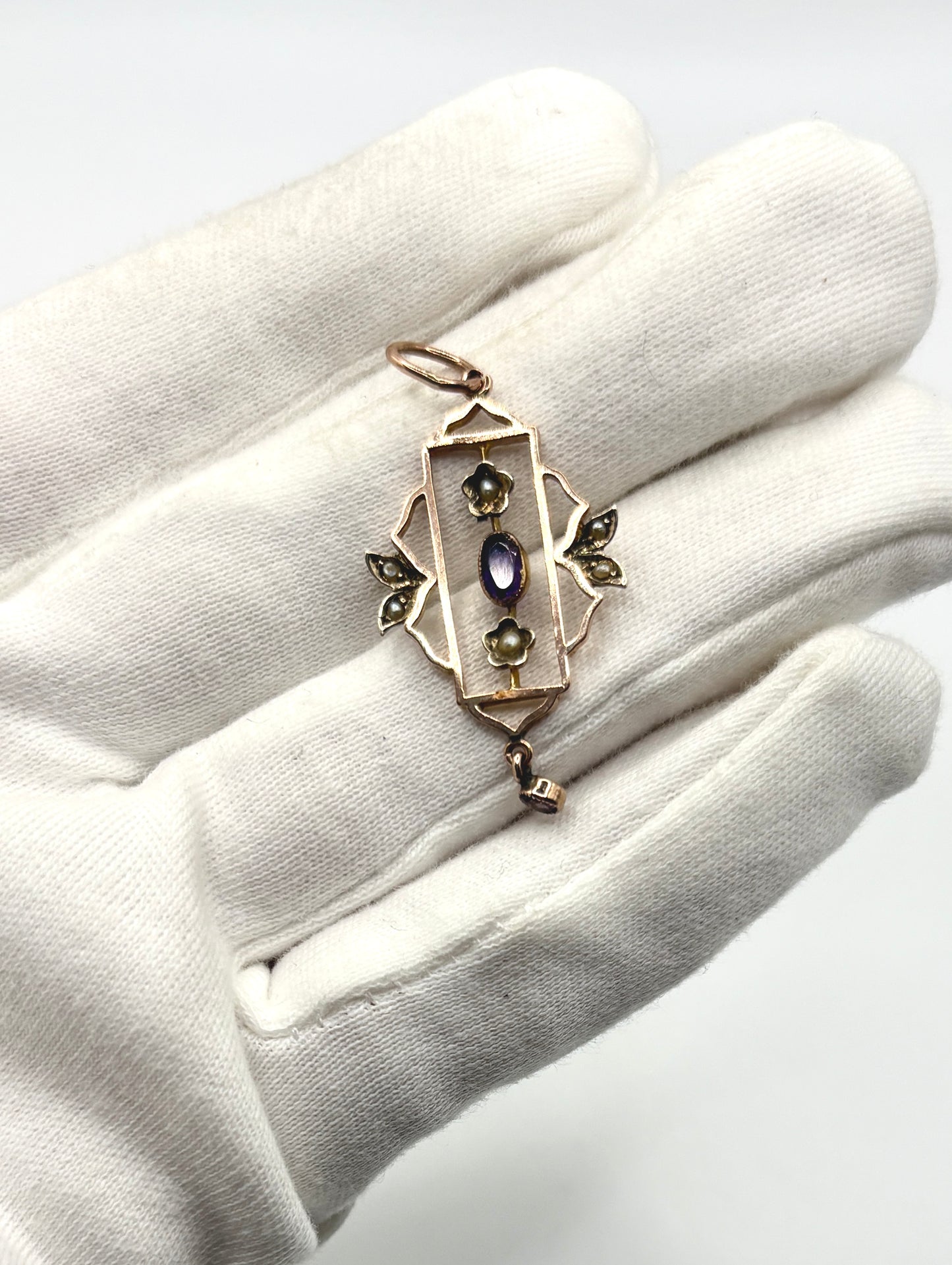 Antique Edwardian Solid 9ct Gold Pendant with Garent & Pearls