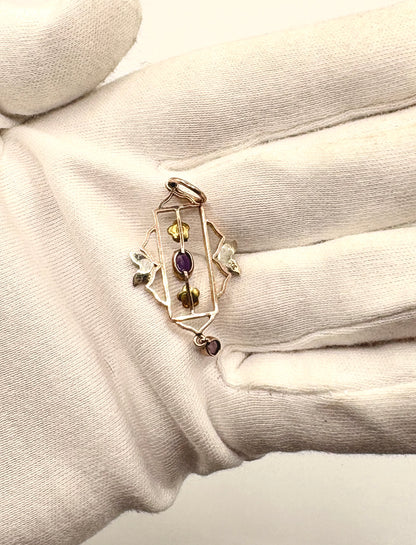 Antique Edwardian Solid 9ct Gold Pendant with Garent & Pearls