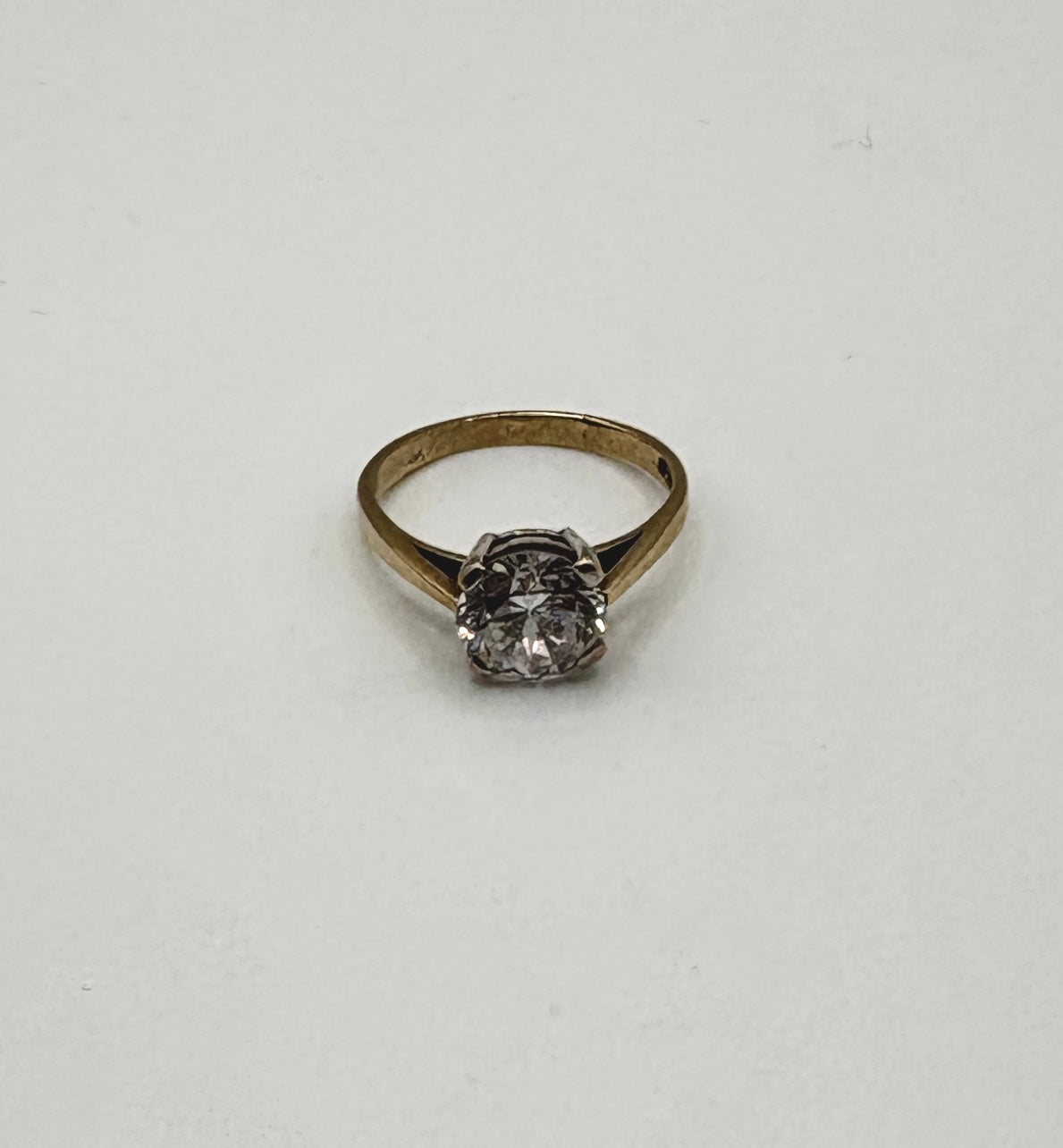 Solitaire stone, solid 9ct Yellow Gold Ring