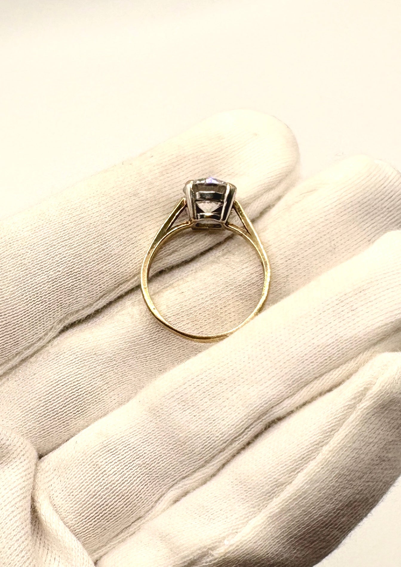 Solitaire stone, solid 9ct Yellow Gold Ring