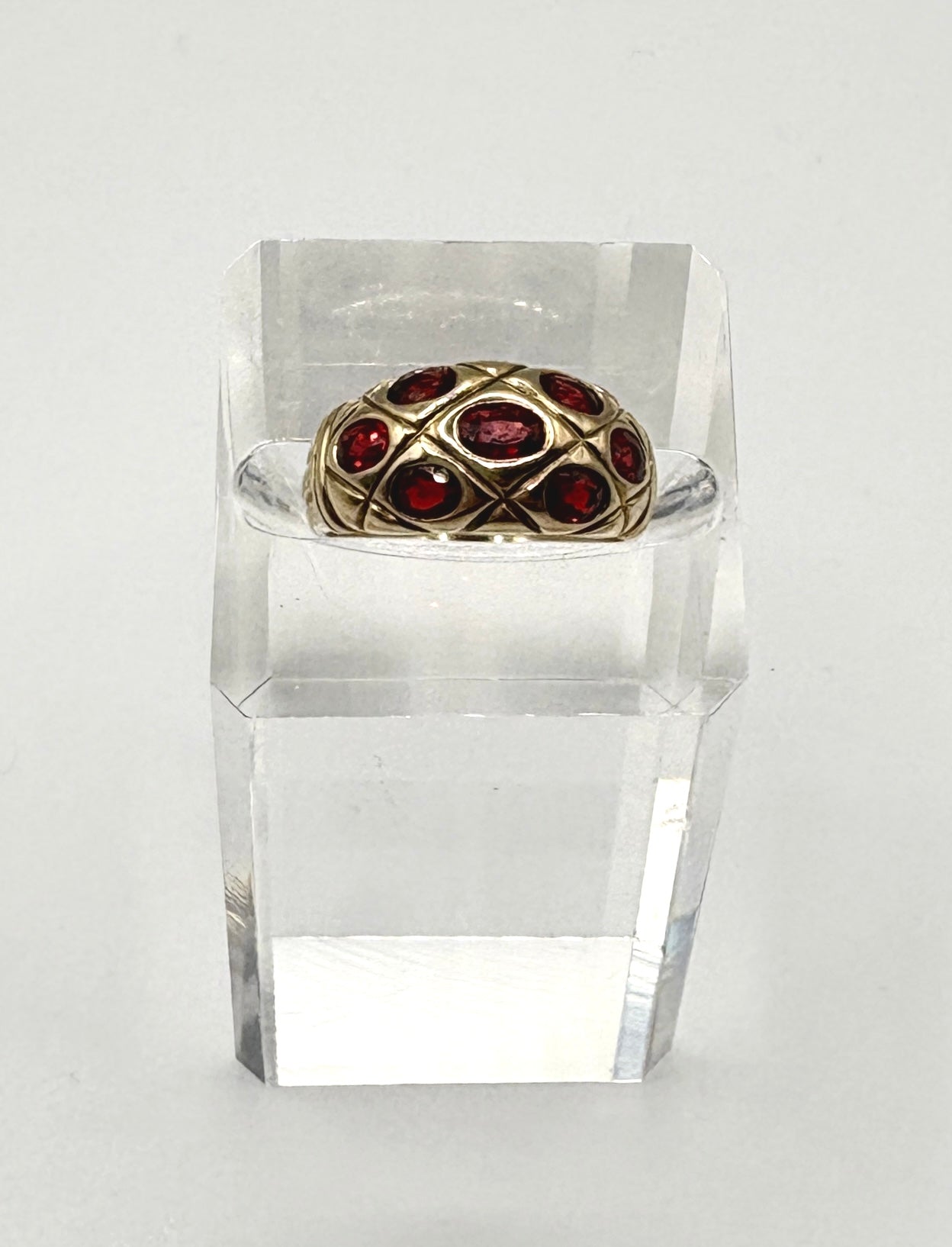 Solid 9ct Yellow Gold Oval Ring with Red/Pink Sapphires Oval-cut faceted