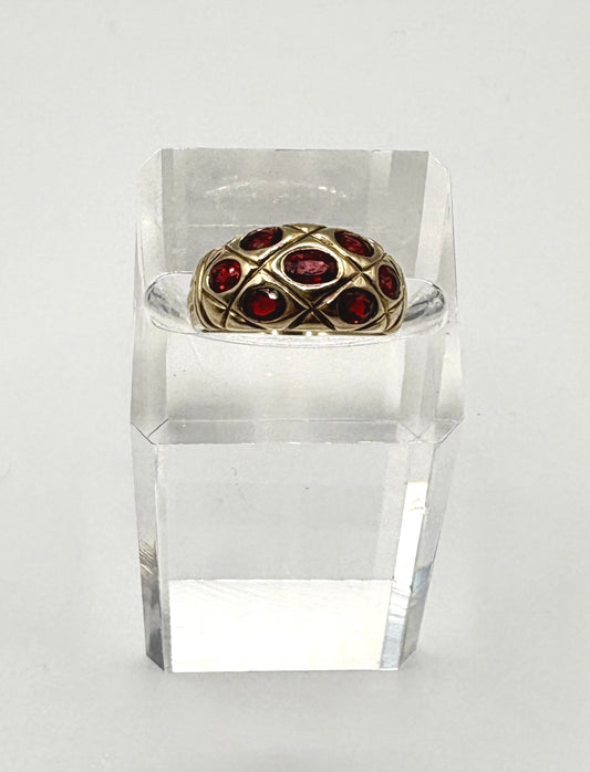 Solid 9ct Yellow Gold Oval Ring with Red/Pink Sapphires Oval-cut faceted