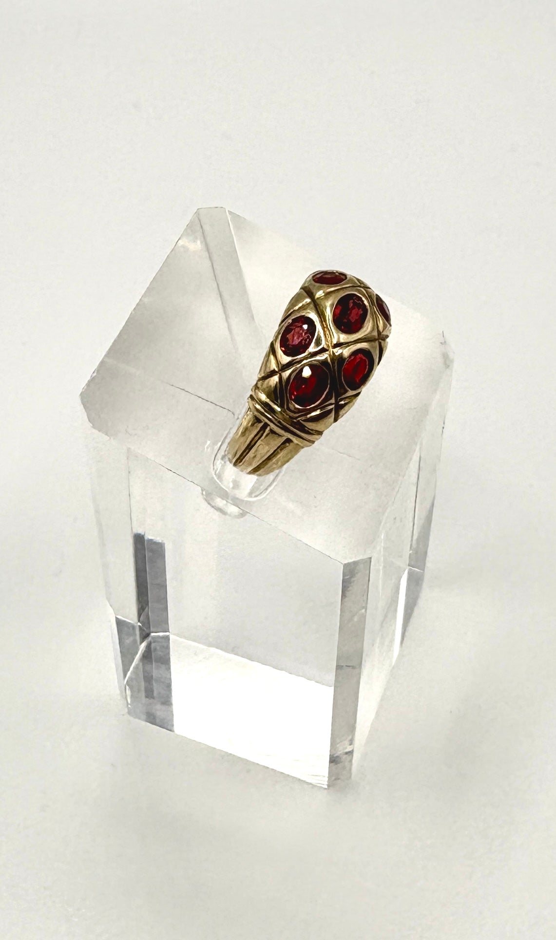 Solid 9ct Yellow Gold Oval Ring with Red/Pink Sapphires Oval-cut faceted