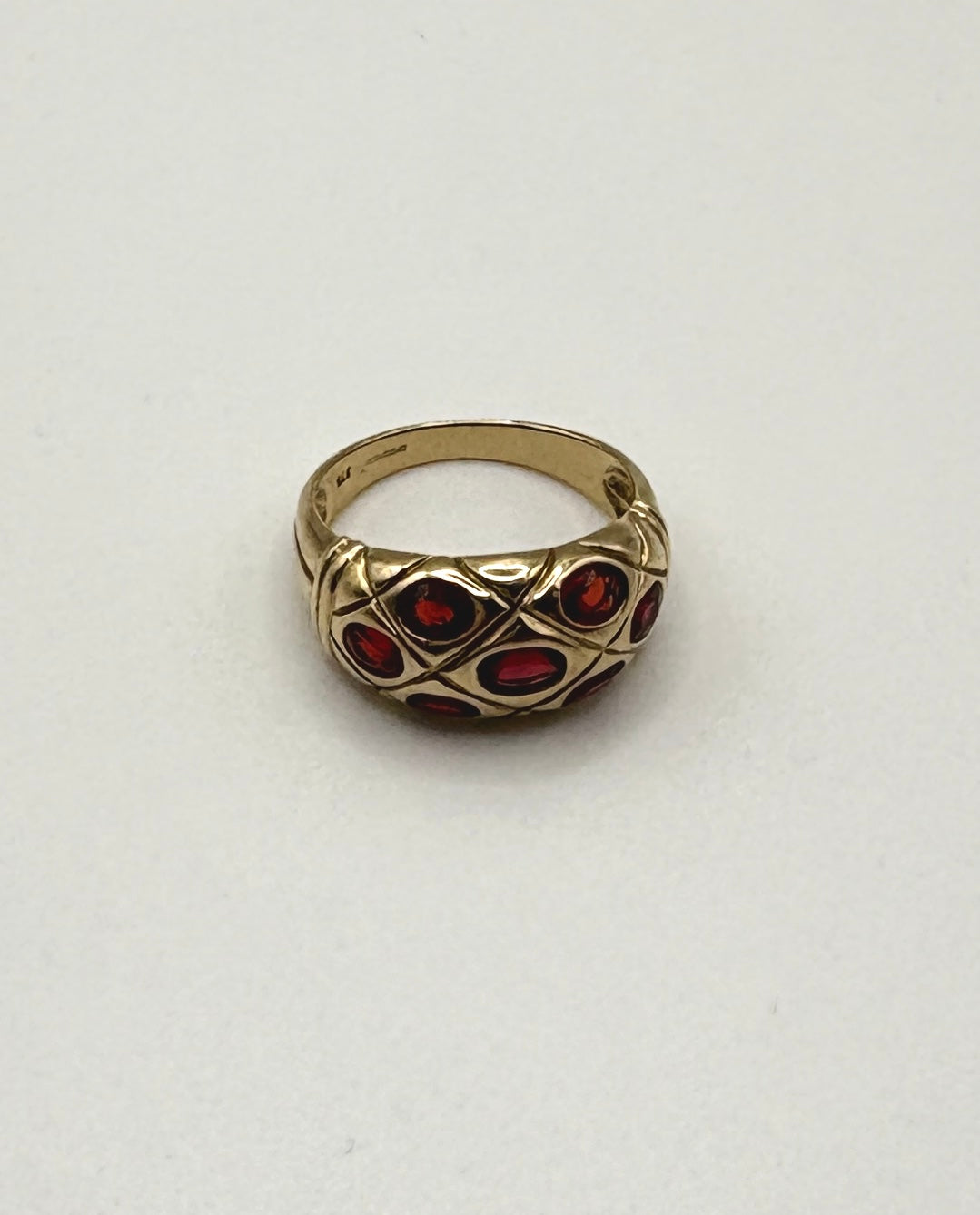 Solid 9ct Yellow Gold Oval Ring with Red/Pink Sapphires Oval-cut faceted