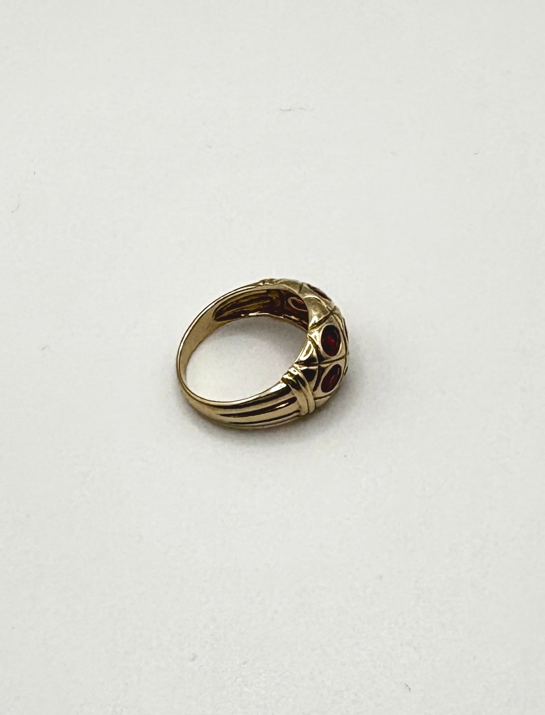 Solid 9ct Yellow Gold Oval Ring with Red/Pink Sapphires Oval-cut faceted