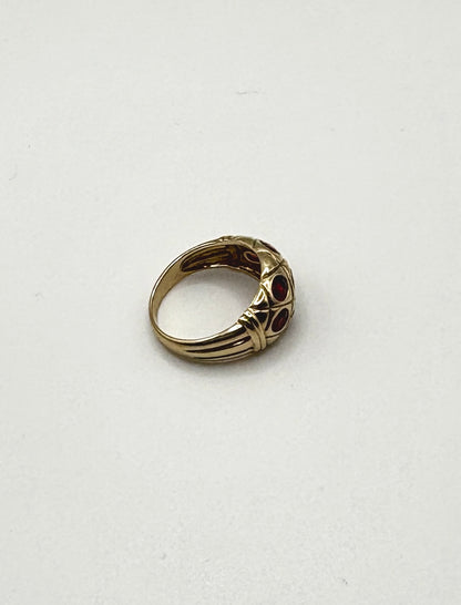 Solid 9ct Yellow Gold Oval Ring with Red/Pink Sapphires Oval-cut faceted