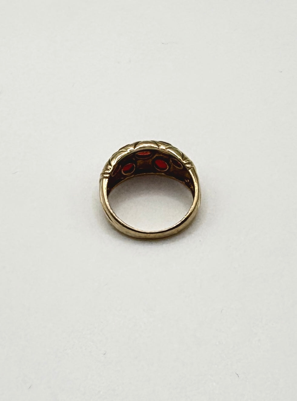 Solid 9ct Yellow Gold Oval Ring with Red/Pink Sapphires Oval-cut faceted