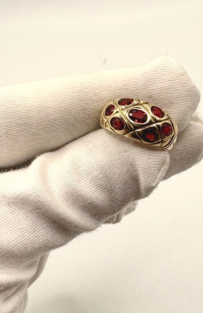 Solid 9ct Yellow Gold Oval Ring with Red/Pink Sapphires Oval-cut faceted