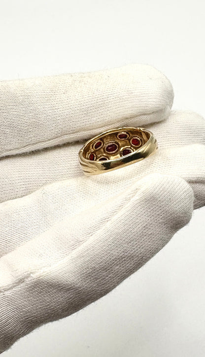 Solid 9ct Yellow Gold Oval Ring with Red/Pink Sapphires Oval-cut faceted
