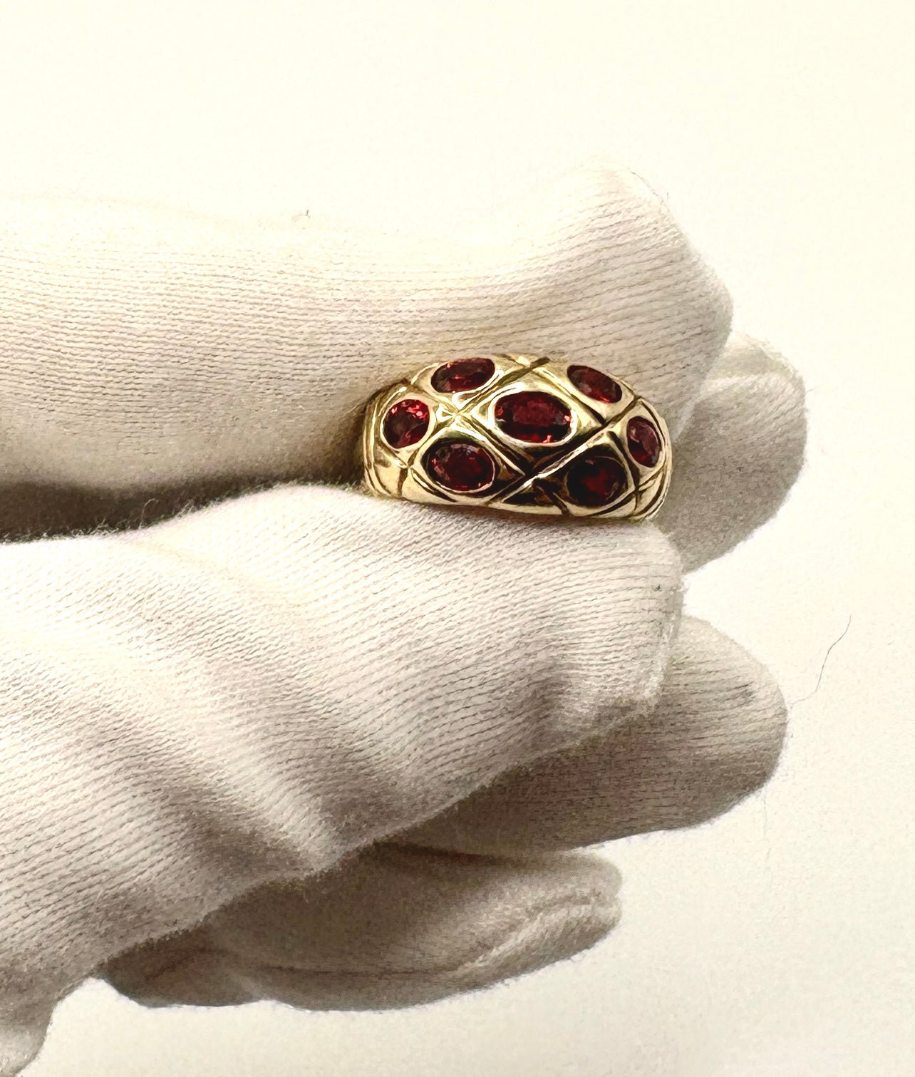 Solid 9ct Yellow Gold Oval Ring with Red/Pink Sapphires Oval-cut faceted